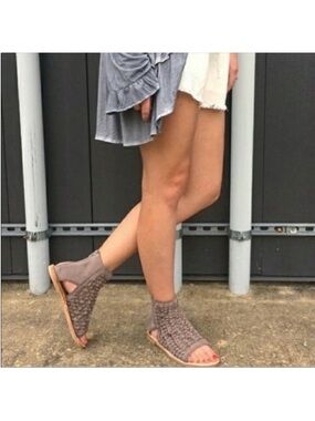 Free People Island Cruiser Woven Taupe Sandals Size 9